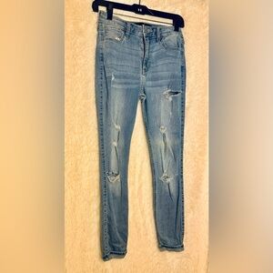 Hollister Distressed Skinny Jeans 💙 Size 5R (W27 L26)